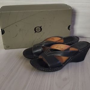 Born Black Leather Sandles 8 Wide